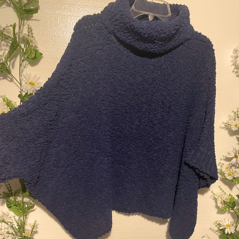 ROMEO & JULIET oversized poncho Shaw with sleeve super comfy!!! Worn once.